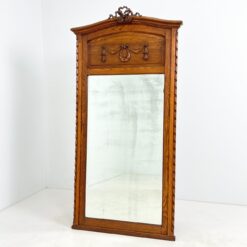 Sendintas veidrodis ąžuoliniame drožinėtame rėme 8x91,5x181 cm