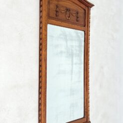 Sendintas veidrodis ąžuoliniame drožinėtame rėme 8×91,5×181 cm