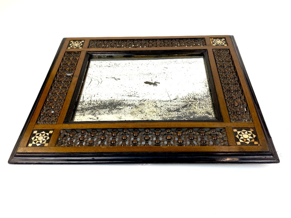 DS0279-veidrodziai-4 Viduriniųjų Rytų stiliaus veidrodis drožinėtame ir perlamutru inkrustuotame rėme 1,5x40x46 cm