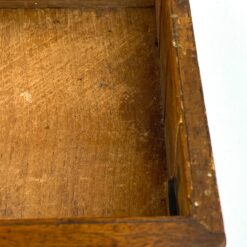 Senovinė rakinama raudonmedžio dėžutė su žalvario detalėmis 24×40,5×12,5 cm