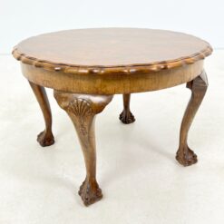 Chippendale stiliaus apvalus riešutmedžio staliukas 71,5x71,5x48 cm