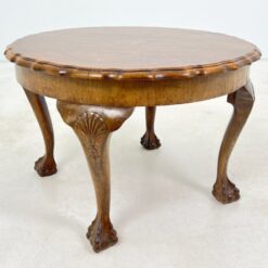 Chippendale stiliaus apvalus riešutmedžio staliukas 71,5×71,5×48 cm