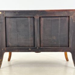 Liudviko XV laikotarpio stiliaus raudonmedžio komoda su žalvario apdailomis 51x121x86,5 cm