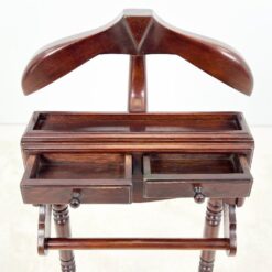 Pastatoma raudonmedžio kabykla kostiumui su stalčiukais 48x51x124,5 cm