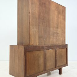Brutalizmo stiliaus ąžuolinis bufetas su eko odos apdailomis 45x136x159,5 cm