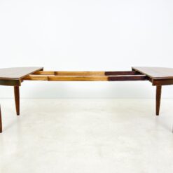 Ovalus ąžuolinis valgomojo stalas 113,5x125x74 cm