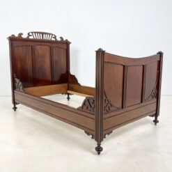 Art Nouveau raudonmedžio lovos rėmas su ratukais 205x128x139 cm