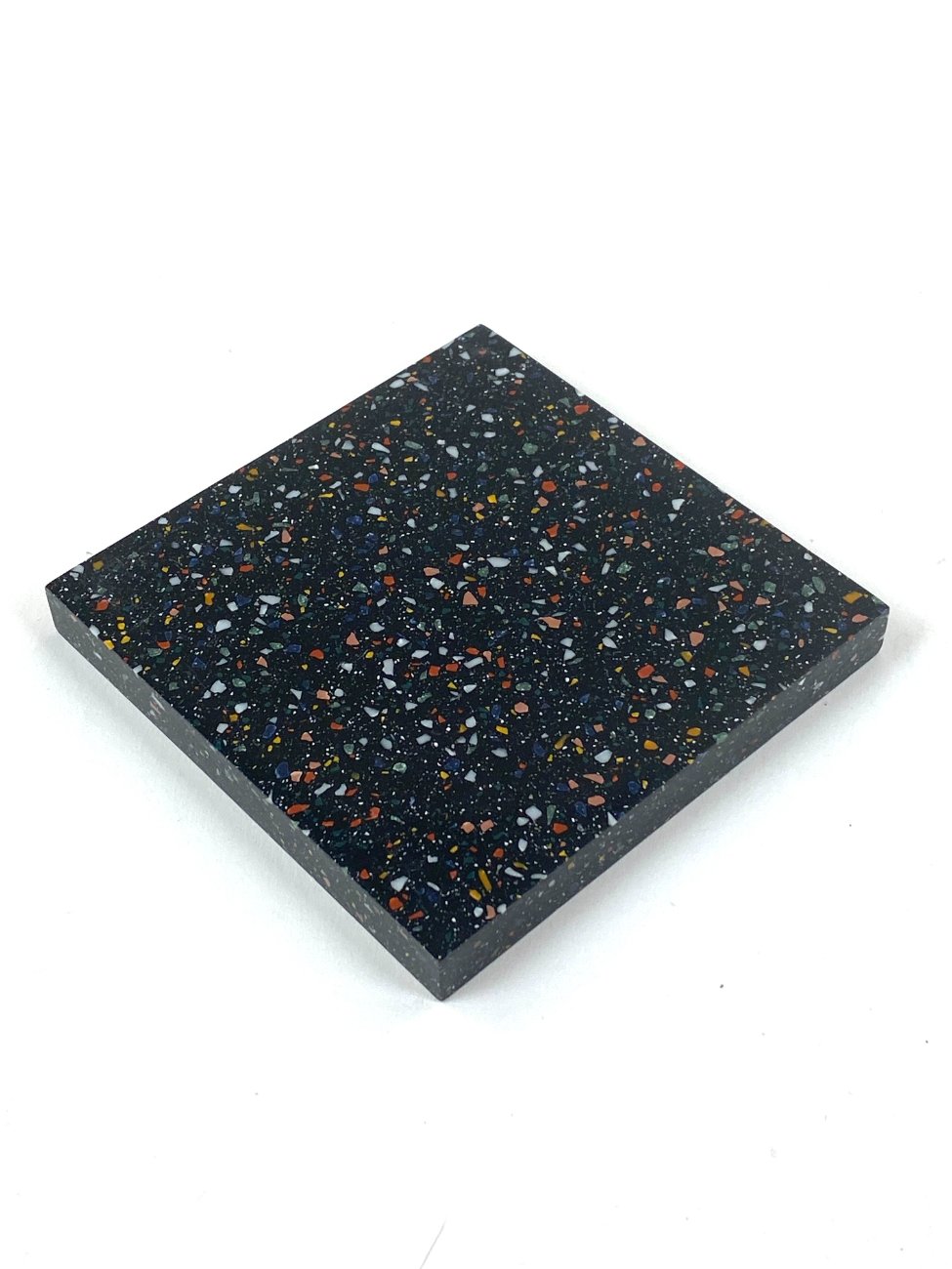 E1156-kiti-indai-1 Plastikinis padėkliukas puodeliui 10,2×10,2×1,5 cm