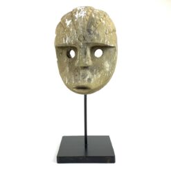 Statula iš gipso ant metalinio postamento "Kaukė" 21,5x23,5x53,5 cm