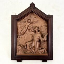 Gipso bareljefas ąžuoliniame rėme, vaizduojantis Šv. Pranciškų Asyžietį ir Jėzų Kristų 14x108,5x152 cm