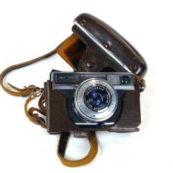 Vintažinis vokiškas Zeiss Ikon Voigtländer Vitessa 500S juostinis fotoaparatas su odiniu dėklu