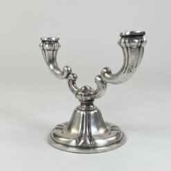 Vokiška sidabruoto metalo dviejų šakų žvakidė 11x20x15 cm