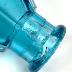 Senovinis žydros spalvos stiklo rašalo buteliukas 7x7x7 cm