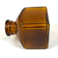 Senovinis rudos spalvos stiklo rašalo buteliukas 5,5×5,5×7 cm