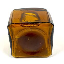 Senovinis rudos spalvos stiklo rašalo buteliukas 5,5×5,5×7 cm