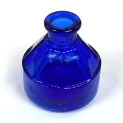 Senovinis mėlynos spalvos stiklo rašalo buteliukas 6,5x6,5x7 cm