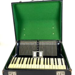 Vintažinis Hohner Verdi IM akordeonas su dėklu 25,5x38x51 cm
