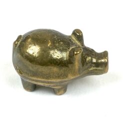 Miniatiūrinė žalvarinė paršelio statulėlė 1,5x3x2 cm
