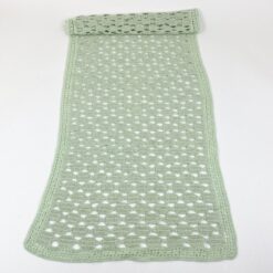Rankų darbo nertas stačiakampio formos stalo takelis 41x121x0,2 cm