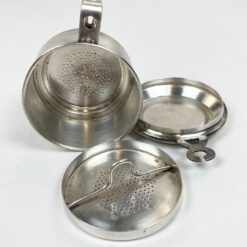 Art Deco laikotarpio sidabruoto metalo kavinukas – kavos filtras 9x14x6,5 cm