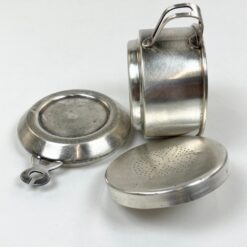 Art Deco laikotarpio sidabruoto metalo kavinukas – kavos filtras 9x14x6,5 cm