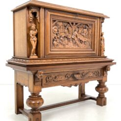 Ąžuolinė raižyta komoda – baras su stalčiumi 54x132x122 cm