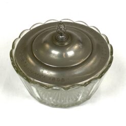 Stiklinis indas metaliniu dangčiu gamintas jubiliejaus progai 13x13x10 cm