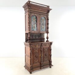 Drožinėtas dviejų dalių ąžuolinis bufetas su vitražinėmis durelėmis 53x112x248 cm