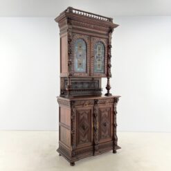 Drožinėtas dviejų dalių ąžuolinis bufetas su vitražinėmis durelėmis 53x113x249 cm
