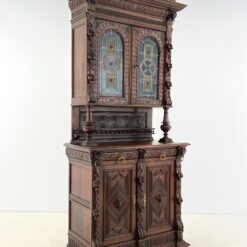 Drožinėtas dviejų dalių ąžuolinis bufetas su vitražinėmis durelėmis 53x113x249 cm