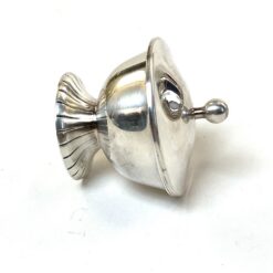 Olandiškas Douwe Egberts sidabruoto metalo indelis su dangteliu 6,5×6,5×6,5 cm