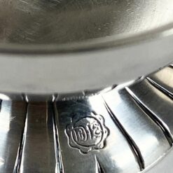 Olandiškas Douwe Egberts sidabruoto metalo indelis su dangteliu 6,5×6,5×6,5 cm