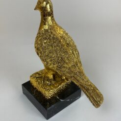 Plastikinė statula su marmuriniu postamentu „Auksinis balandis” 21x12x27,5 cm