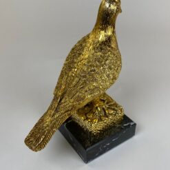Plastikinė statula su marmuriniu postamentu „Auksinis balandis” 21x12x27,5 cm
