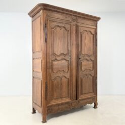 Senovinė XIX a. vid. ąžuolinė dviejų durų rūbų spinta 74x175x235 cm