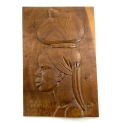 Medinis pakabinamas bareljefas "Afrikietės portretas" 2,5x34x50,5 cm