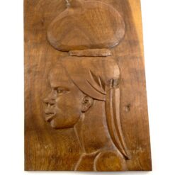 Medinis pakabinamas bareljefas „Afrikietės portretas” 2,5x34x50,5 cm
