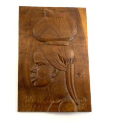Medinis pakabinamas bareljefas „Afrikietės portretas” 2,5x34x50,5 cm