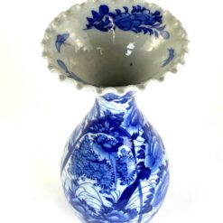 Rytietiška keramikinė baltų ir mėlynų atspalvių vaza 18x18x45 cm