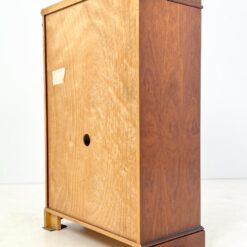 Pastatoma raudonmedžio audio aparatūros/CD lentyna su stalčiumi 40×82,5×120 cm