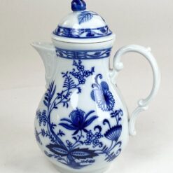 Porcelianinis Porzellanfabrik Oscar Schaller & Co. serijos Zwiebelmuster arbatinukas 1200 ml 13x18x25 cm
