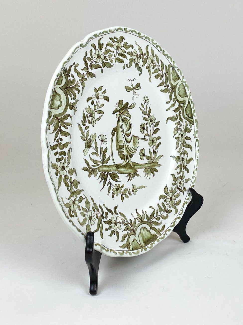 DT0321-lekstes-padeklai-tortines-4 Keramikinė Jean-Louis Stien rankų darbo piešiniais dekoruota lėkštė 26,5×26,5×2 cm