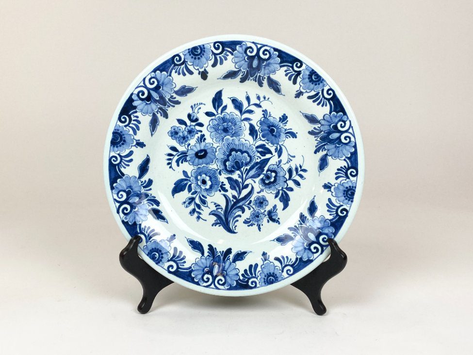 DT0322-kita-keramika-2 Dekoratyvinė sieninė keramikinė Royal Delft lėkštė 3,5x24x24 cm