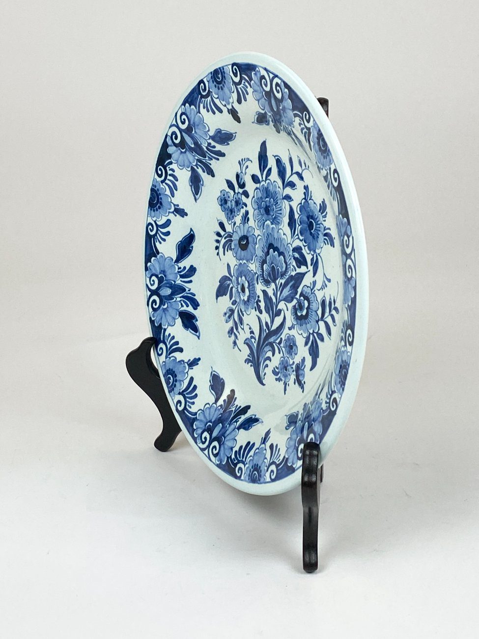 DT0322-kita-keramika-4 Dekoratyvinė sieninė keramikinė Royal Delft lėkštė 3,5x24x24 cm