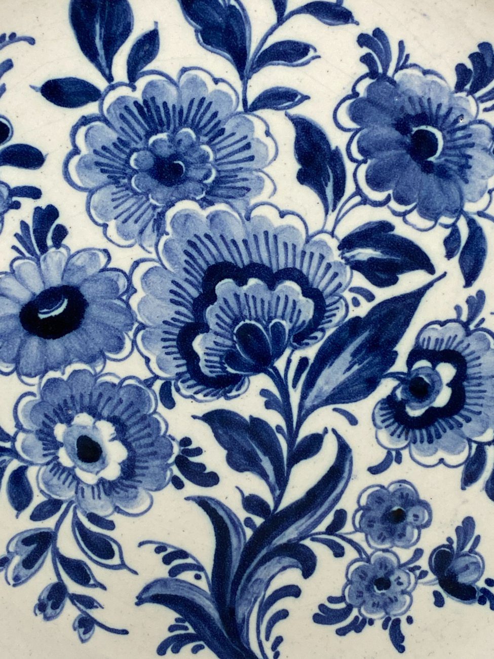DT0322-kita-keramika-5 Dekoratyvinė sieninė keramikinė Royal Delft lėkštė 3,5x24x24 cm