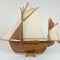 Prancūziško Saint Gildas laivo medinis modeliukas 60x17x48 cm