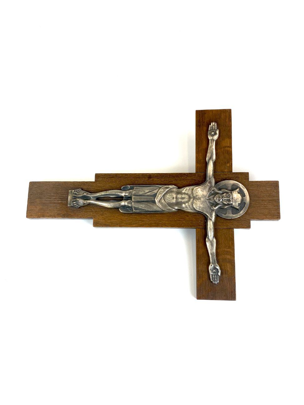 DT0372-kryziai-4 Ąžuolinis pakabinamas Art Deco laikotarpio Félix Jacques Bruxelles kryžius su metaline Jėzaus Kristaus figūra 3×33,5×44,5 cm