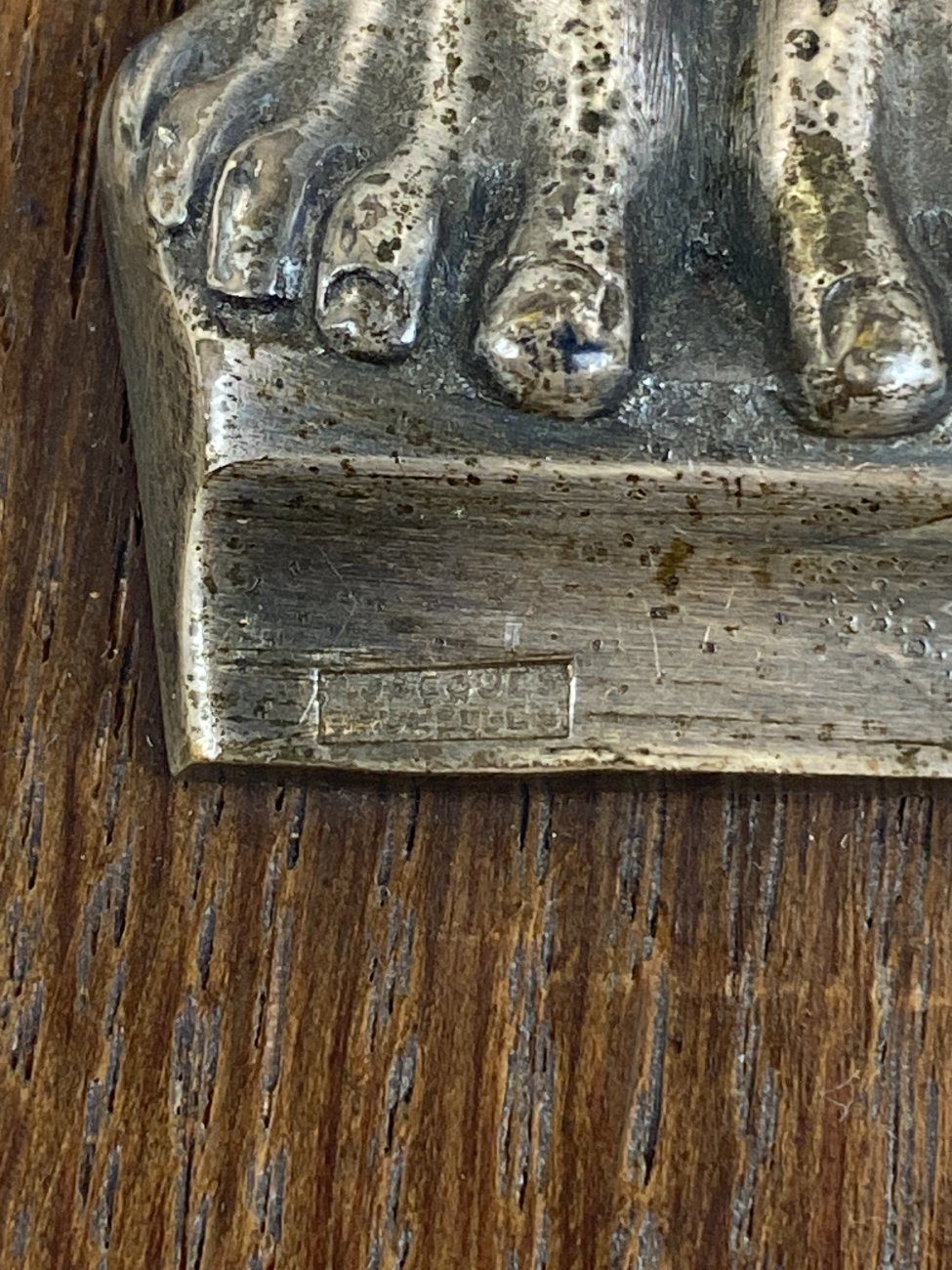 DT0372-kryziai-7 Ąžuolinis pakabinamas Art Deco laikotarpio Félix Jacques Bruxelles kryžius su metaline Jėzaus Kristaus figūra 3×33,5×44,5 cm