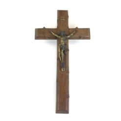 Pakabinamas ąžuolinis kryžius su metaline Jėzaus Kristaus figūra 5,5x27x50 cm