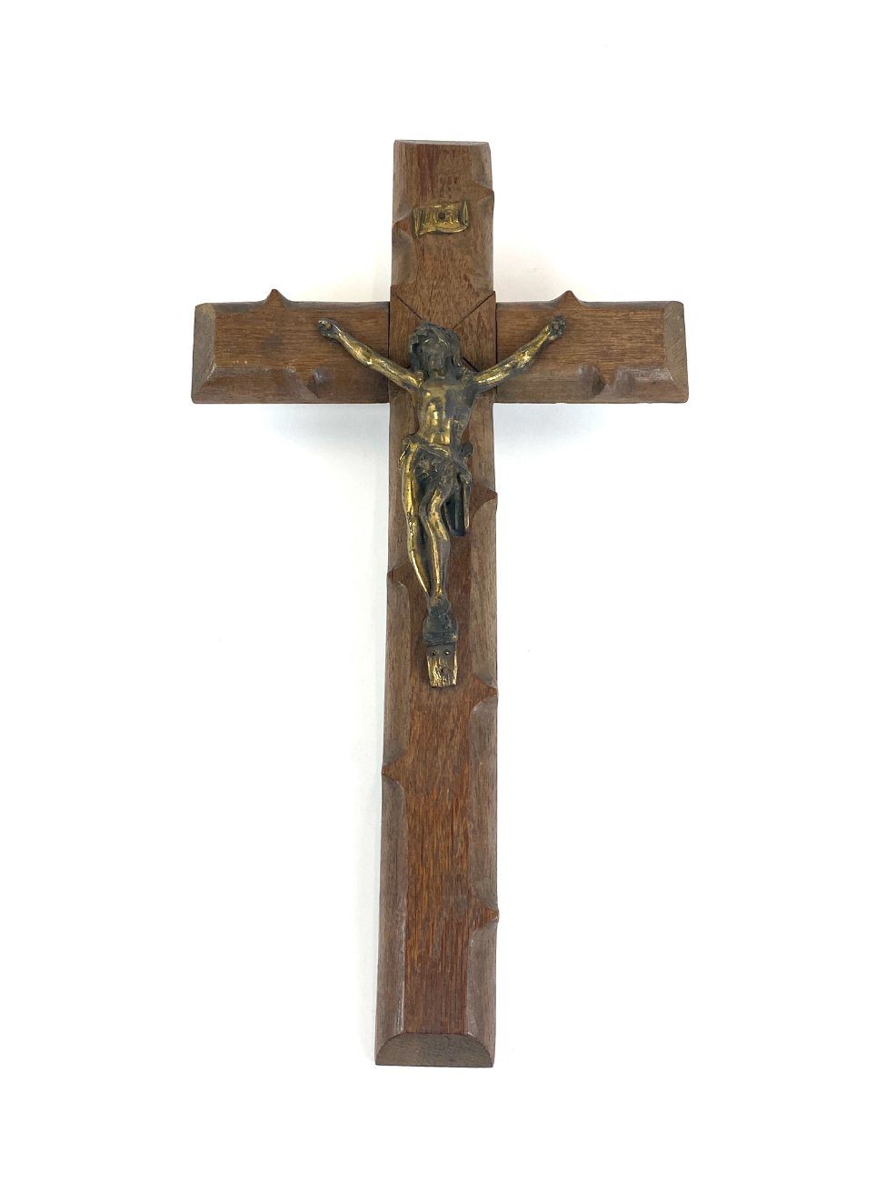 DT0373-kryziai-1 Pakabinamas ąžuolinis kryžius su metaline Jėzaus Kristaus figūra 5,5x27x50 cm